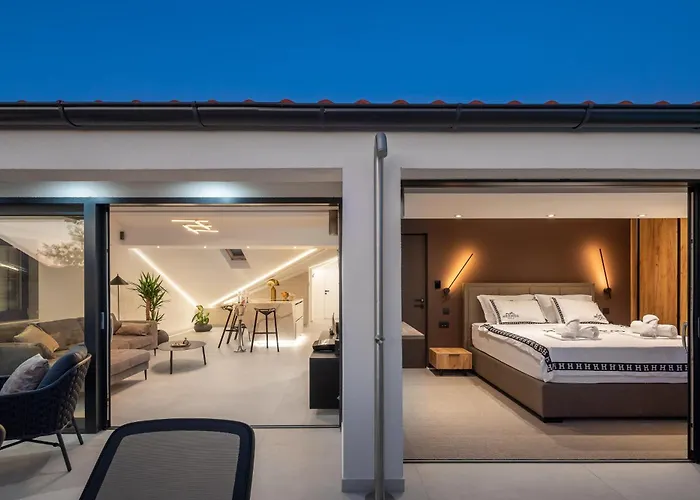 Luxury Penthouse Hvar With Jacuzzi & Sea View アパート