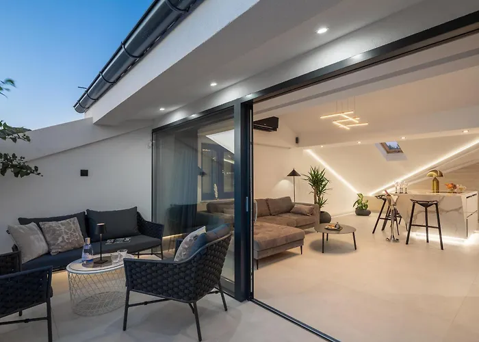 Luxury Penthouse Hvar With Jacuzzi & Sea View * フヴァル