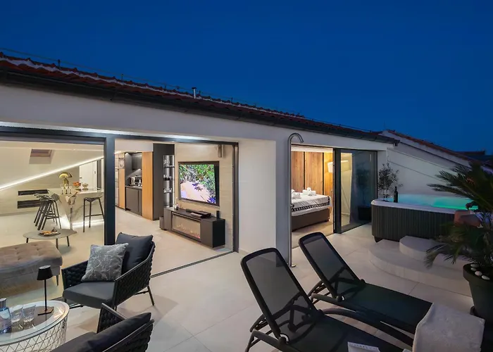 Luxury Penthouse Hvar With Jacuzzi & Sea View アパート