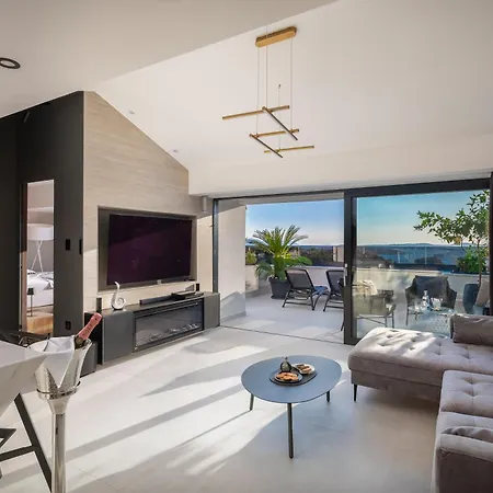 Luxury Penthouse Hvar With Jacuzzi & Sea View 아파트 흐바르