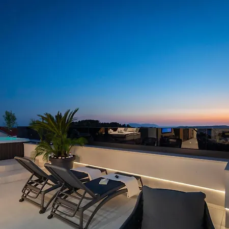 Luxury Penthouse Hvar With Jacuzzi & Sea View
