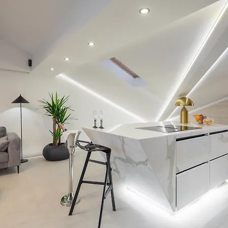 Appartement Luxury Penthouse Hvar With Jacuzzi & Sea View *