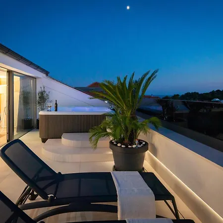 Luxury Penthouse Hvar With Jacuzzi & Sea View Διαμέρισμα Χβαρ