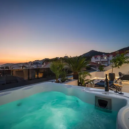 Appartement Luxury Penthouse Hvar With Jacuzzi & Sea View
