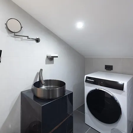 Luxury Penthouse Hvar With Jacuzzi & Sea View Διαμέρισμα *