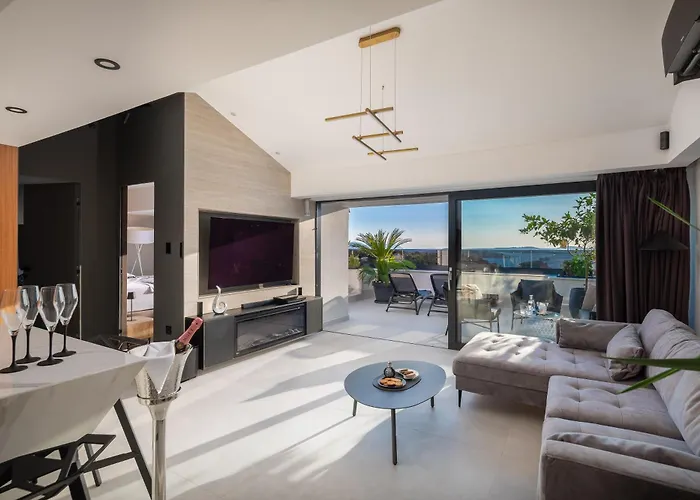 Luxury Penthouse Hvar With Jacuzzi & Sea View شقة هفار