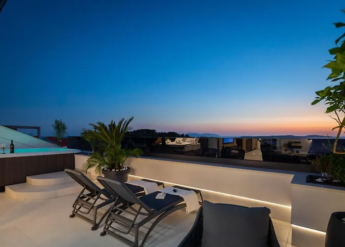 Luxury Penthouse Hvar With Jacuzzi & Sea View