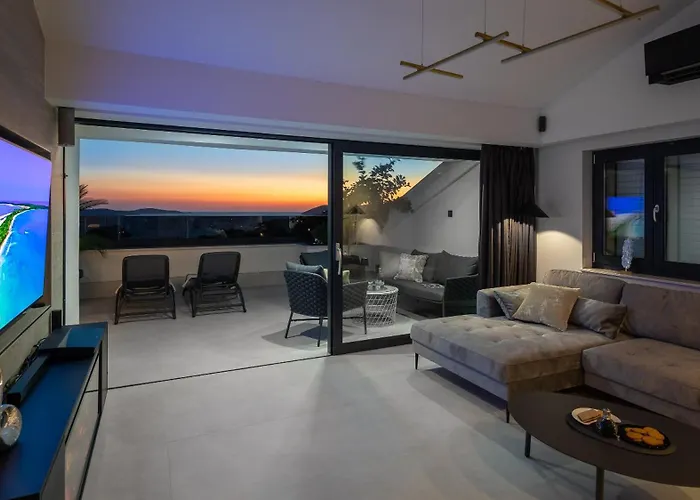 Luxury Penthouse Hvar With Jacuzzi & Sea View هفار