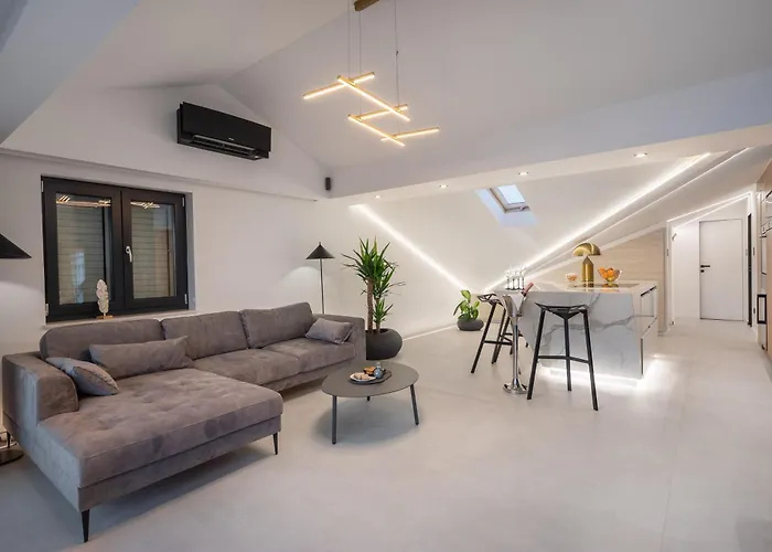 Luxury Penthouse Hvar With Jacuzzi & Sea View