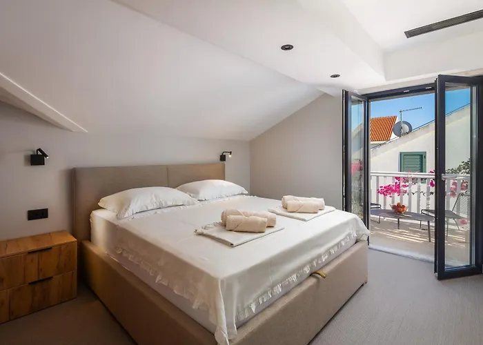 Luxury Penthouse Hvar With Jacuzzi & Sea View Appartement