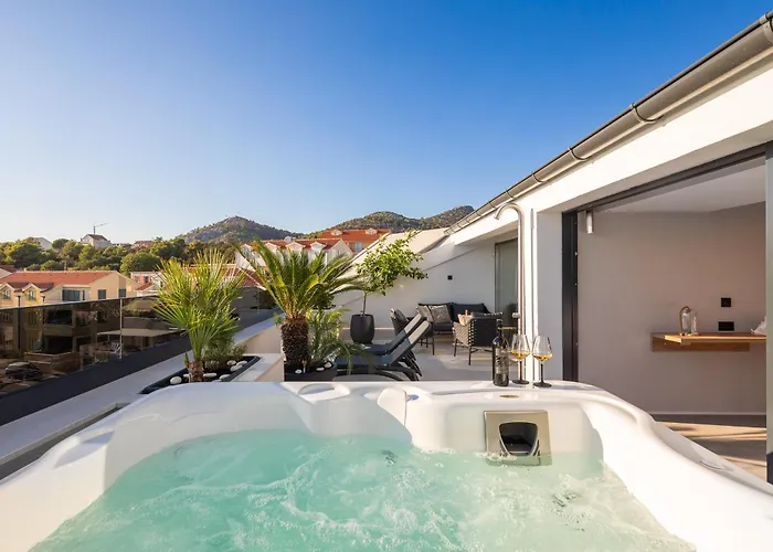 Luxury Penthouse Hvar With Jacuzzi & Sea View *