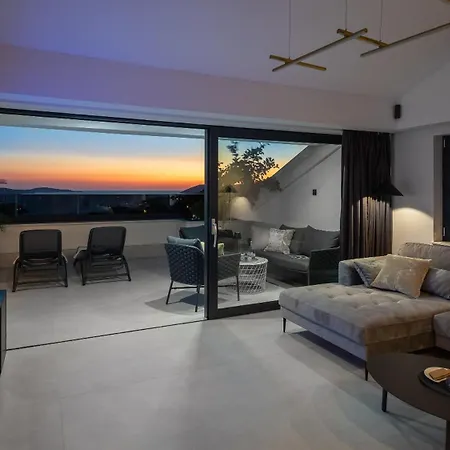 Luxury Penthouse Hvar With Jacuzzi & Sea View フヴァル