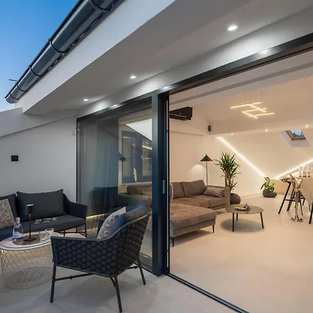 Luxury Penthouse Hvar With Jacuzzi & Sea View * フヴァル