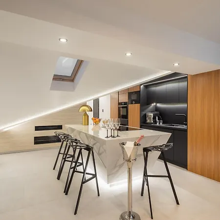 Luxury Penthouse Hvar With Jacuzzi & Sea View アパート フヴァル