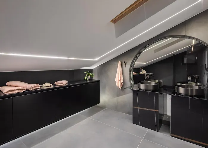 Luxury Penthouse Hvar With Jacuzzi & Sea View *